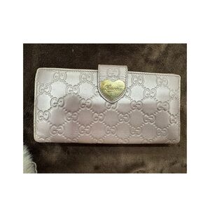 Gucci Women's Metallic Pink calf leather Wallet EUC